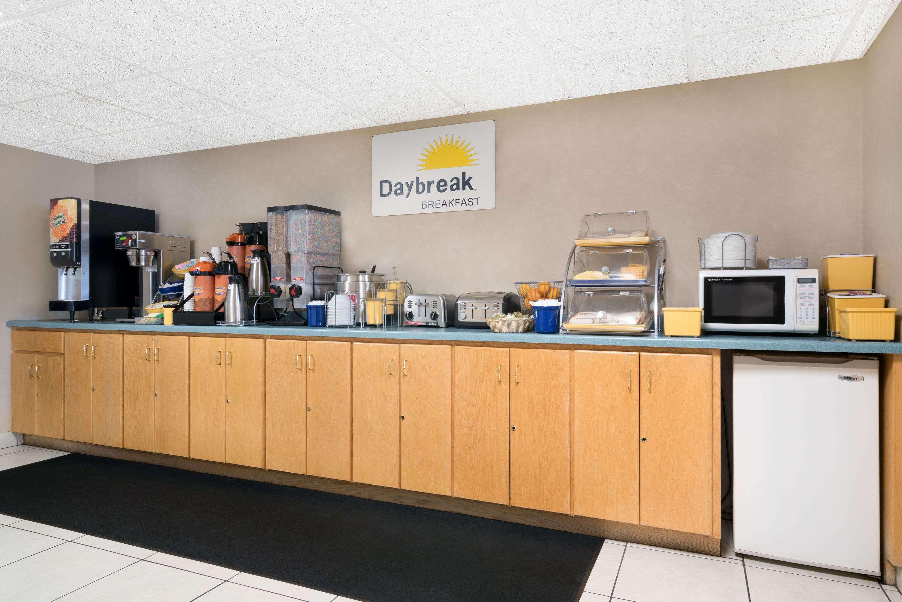 Days Inn By Wyndham St Cloud Сейнт Клауд Екстериор снимка